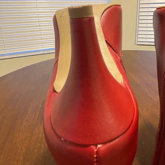 Dolce Vita Anza Red Pointed-Toe Leather Boots - Picture 9 of 12